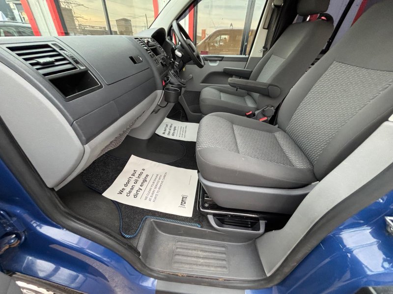 VOLKSWAGEN TRANSPORTER